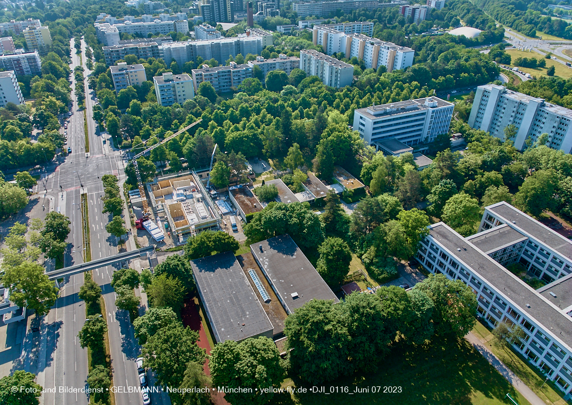 07.06.2023 - aktuelle Fotos von der »<strong><i>Baustelle zum Hort für Kinder</i></strong>« in Neuperlach in München